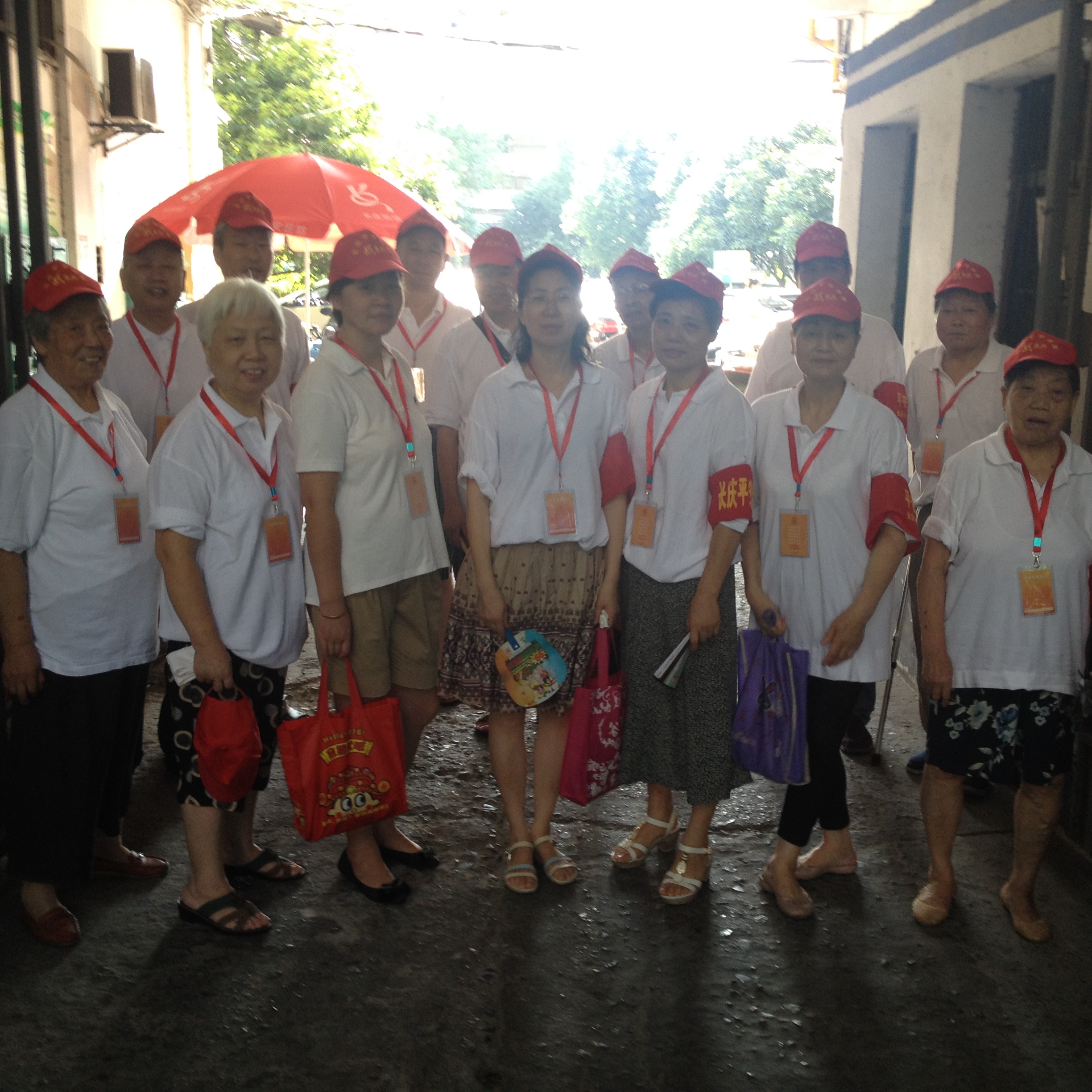 2017年9月志愿者崗點合影 (3).JPG